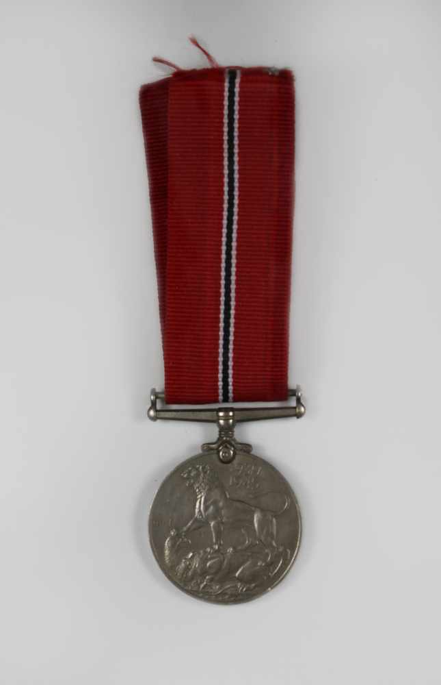 Britische Kriegsauszeichnung, War Medal 1939-1945, Kupfer versilbert, Inschrift: Avers: GEORGIVS - Image 2 of 2