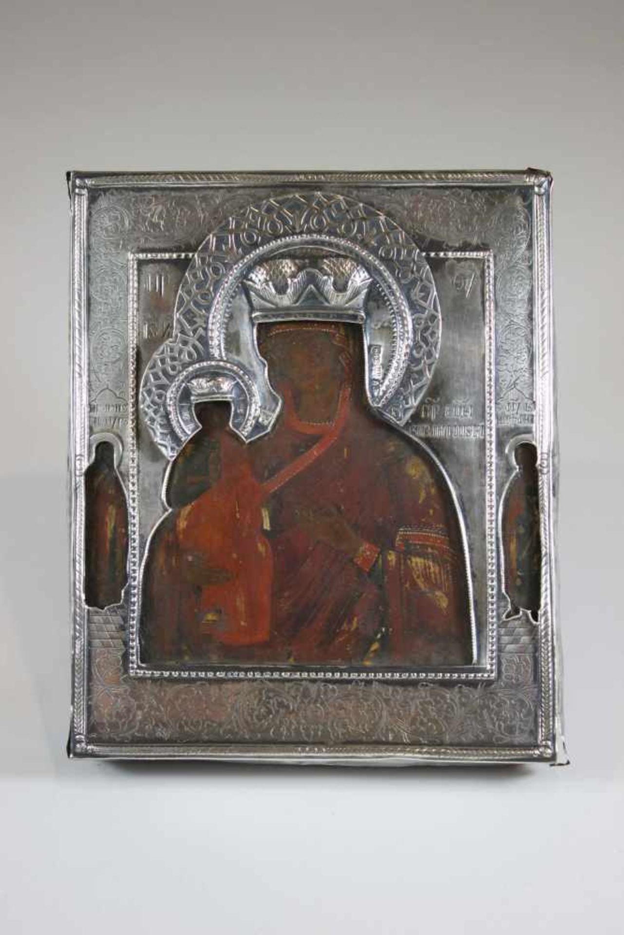 Gottesmutter von Byzanz (Wizantijskaja), Ikone im Silberoklad. Russland, 19. Jh. (Ikone),