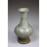 Vase, China, Seladon-Keramik, floraler Dekor, Glasur beschädigt, Haarriss, H.: 20 cm.