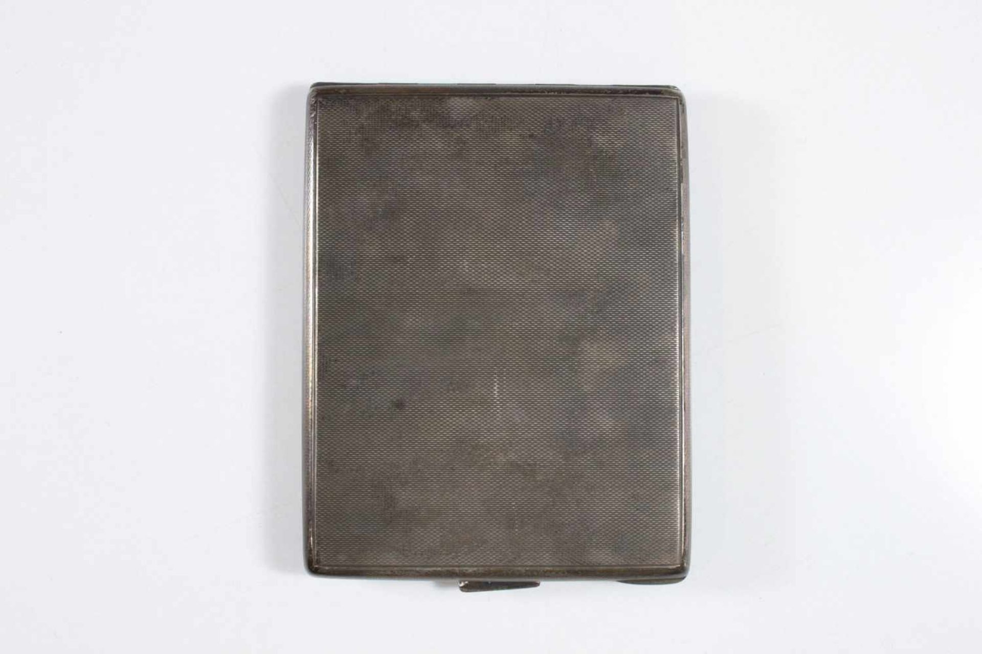 Zigarettenetui, Silber punziert 925er Halbmond und Krone, Gewicht ca. 138 gr., Maße: 10 x 8 x 1 cm.