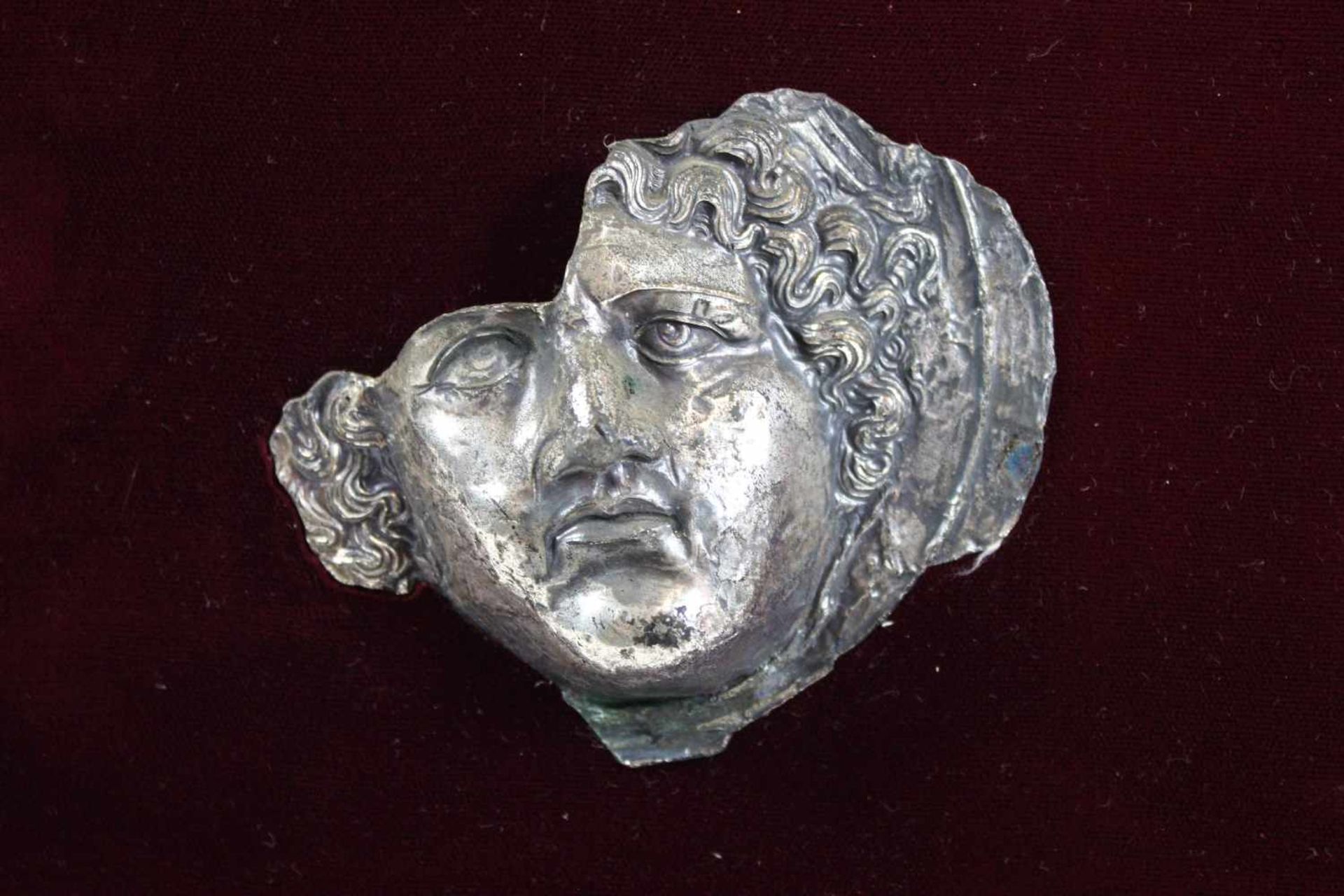 Paar Silberplaketten, wohl alt-griechisch, Reliefdarstellungen, Provenienz: Nachlass Prof. Dr. - Bild 2 aus 3