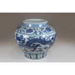 Porzellantopf, China, blau-weiß, Kreuzwolken und Drachendekor, Xuande-Marke, H.: 27 cm, guter