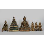 Konvolut 6 Buddhafiguren, Thailand 20. Jh., 4 Stück Holz, Rest Metallguss, unterschiedliche Posen,