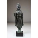 Buddha, Tibet 19. Jh., Bronze, Abhaya-Mudra: Die Angst vertreibend, H. o. Sockel.: 25 cm.