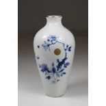 Vase, staatl. Meissen, blaue Schwertermarke unter Glasur, 1. Wahl, glatte Form, Dekor: blauer