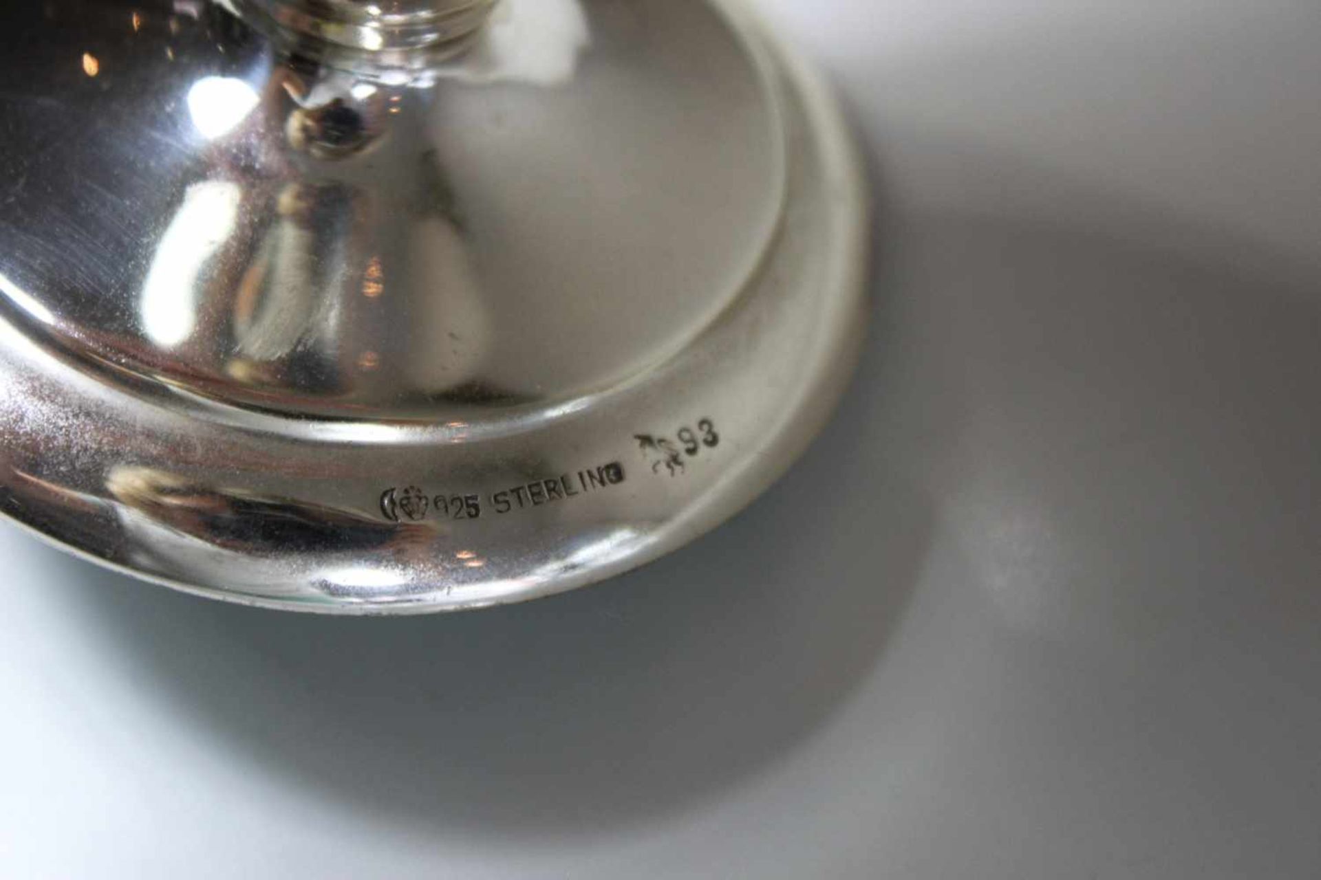 Schmale Vase, Sterling Silber, gepunzt 925 Halbmond/ Krone, H. 23,5 cm, D. am Mund 4 cm, Fuß - Bild 2 aus 2
