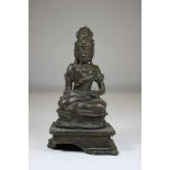 Skulptur, Südostasien 19. / 20. Jh., Bronze, männliche Figur, sitzend auf Sockel, Maße: 22 x 10,5