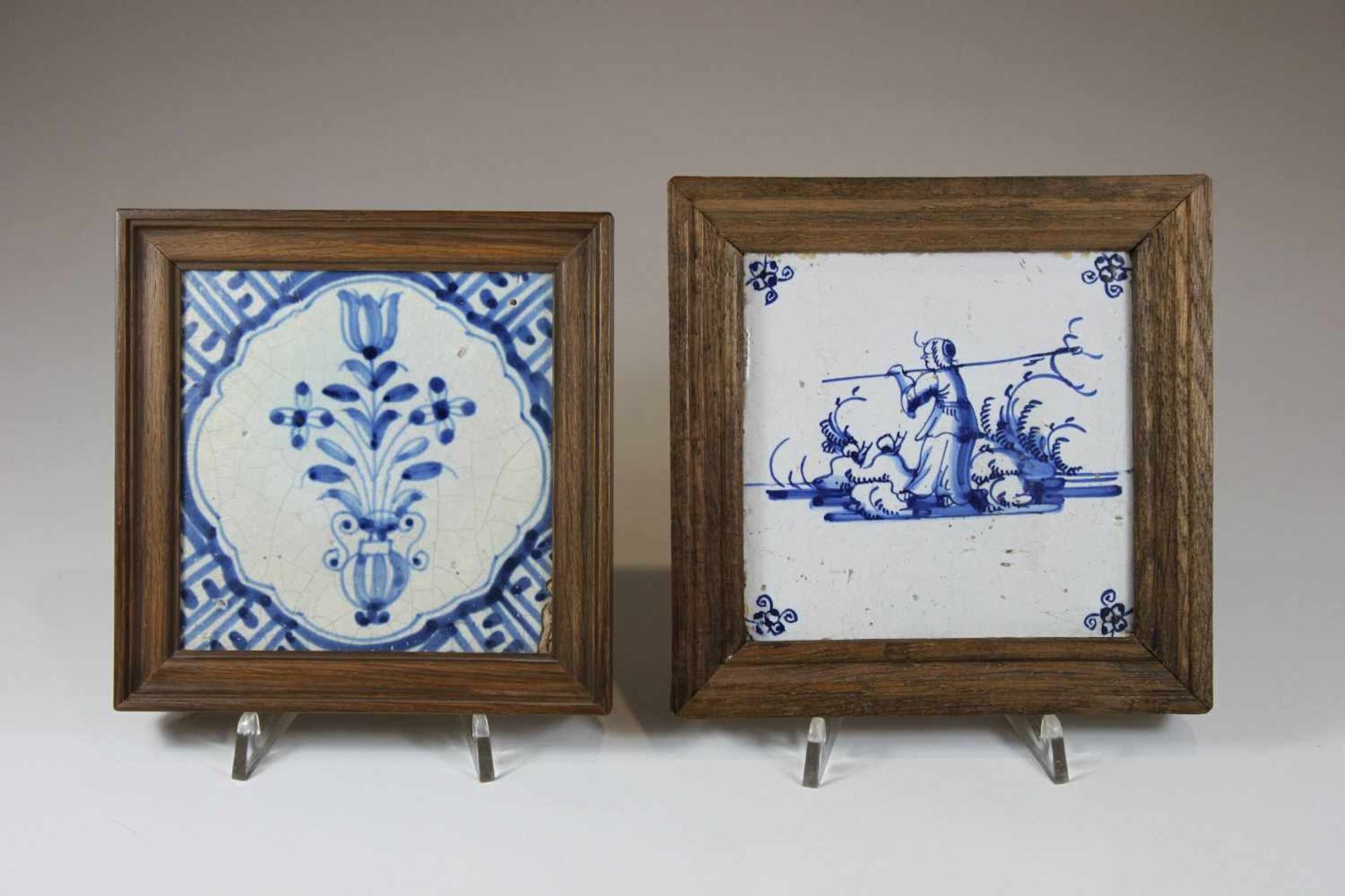 Paar Fayence Kacheln, Delft ?, 19. Jh., figürliches und florales Motiv, kleine Abplatzungen, Maße