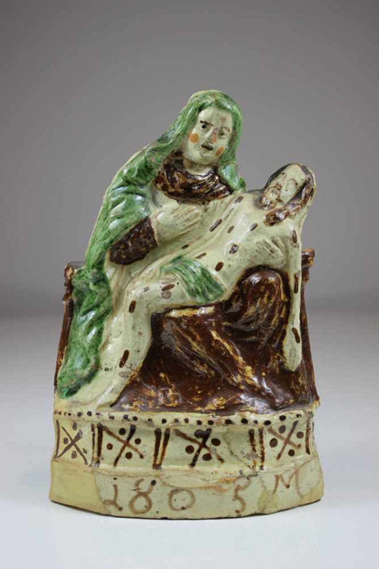 Wandrelief, 19. Jh. Keramik, Darstellung einer Pieta, stark restauriert, Maße: 22,5 x 15,5 x 5,5