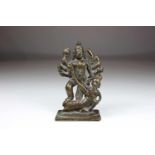 Kleine Bronzefigur, Indien, 19., Jh, wohl Shiva, 8 Arme und Begleittier, H.: 9,5 cm.
