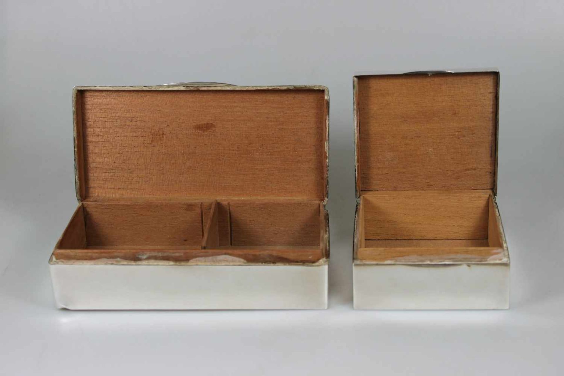 Paar Zigarettendosen, Silber punziert mit Holzkern, Boden beschwert, England Mitte 20. Jh., Maße: 18 - Bild 2 aus 5
