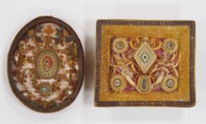 Zwei KlosterarbeitenJohannes von Nepomuk, farbige Lithographie, Golddraht, Perlen- und