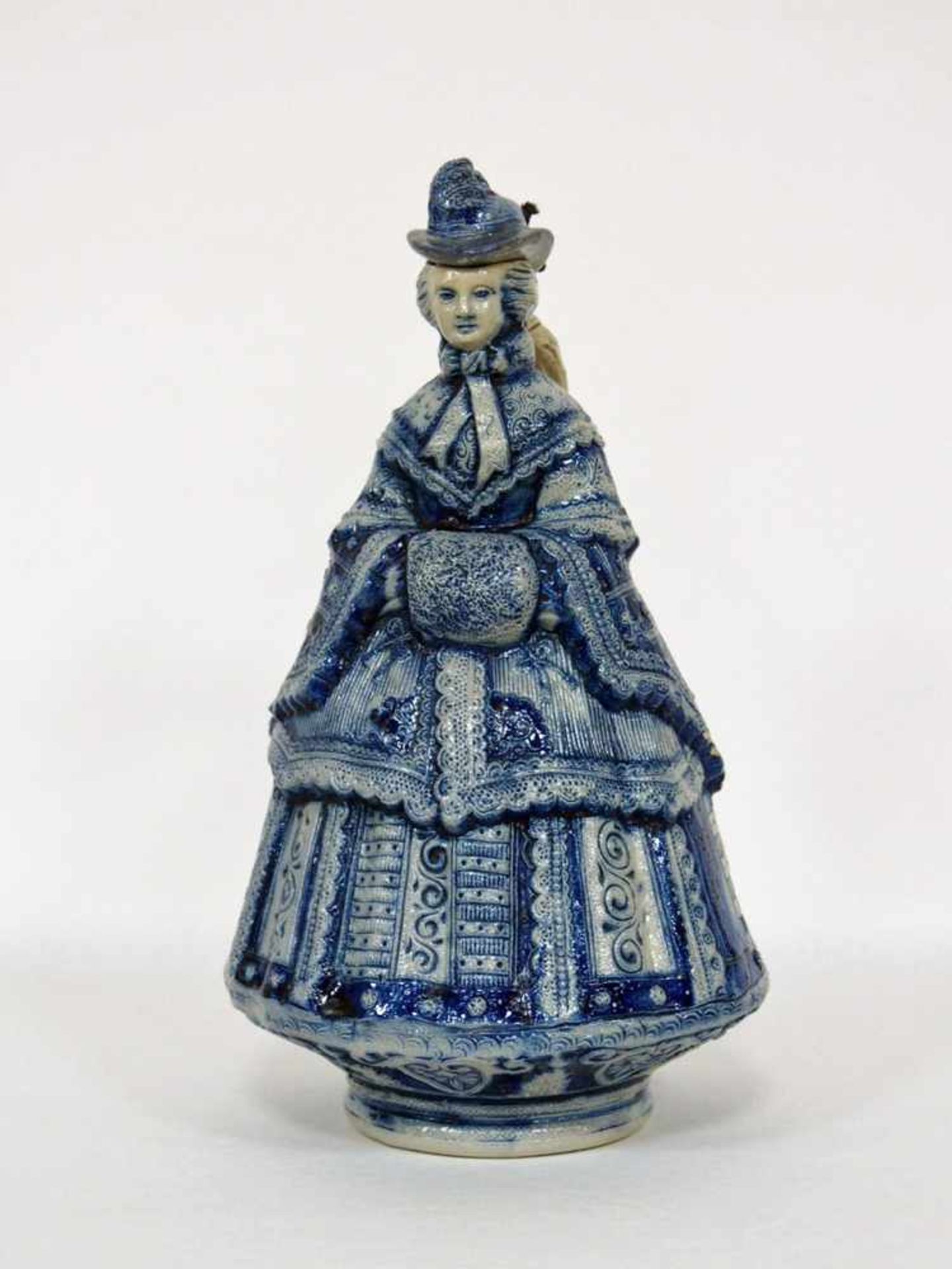 Henkelkanne in Form einer Frau mit HutSteinzeug, glasiert, Hut als Deckel, Rheinland 19.