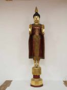 Große Buddha-StatueHolz, vollrund geschnitzt, farbig gefasst und vergoldet, Steinbesatz, Thailand