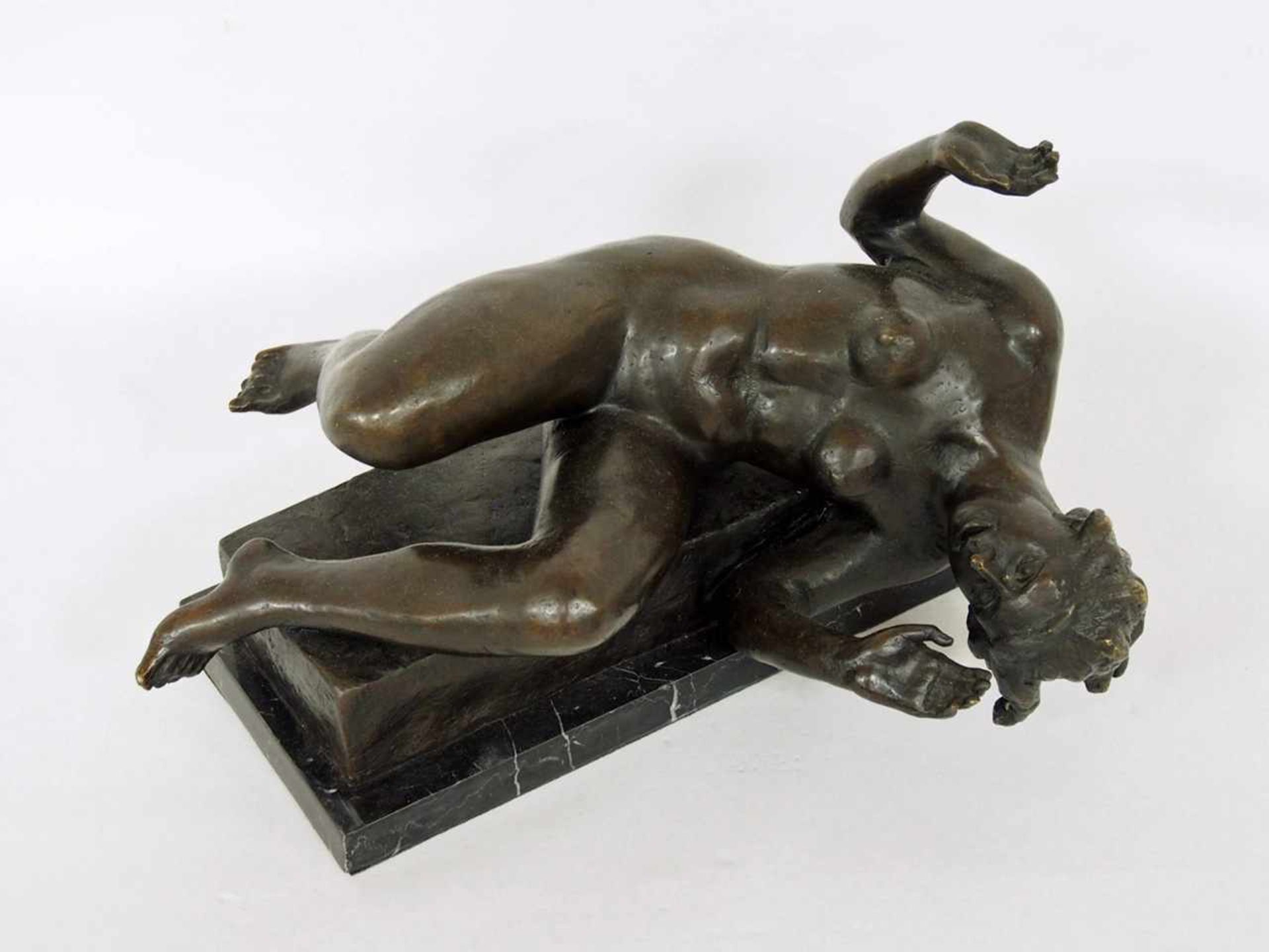 MAILLOL, Aristide1861-1944La RiviereBronze, Guss 2. Hälfte 20. Jahrhundert, 24 x 41 x 26 cm - Bild 2 aus 3