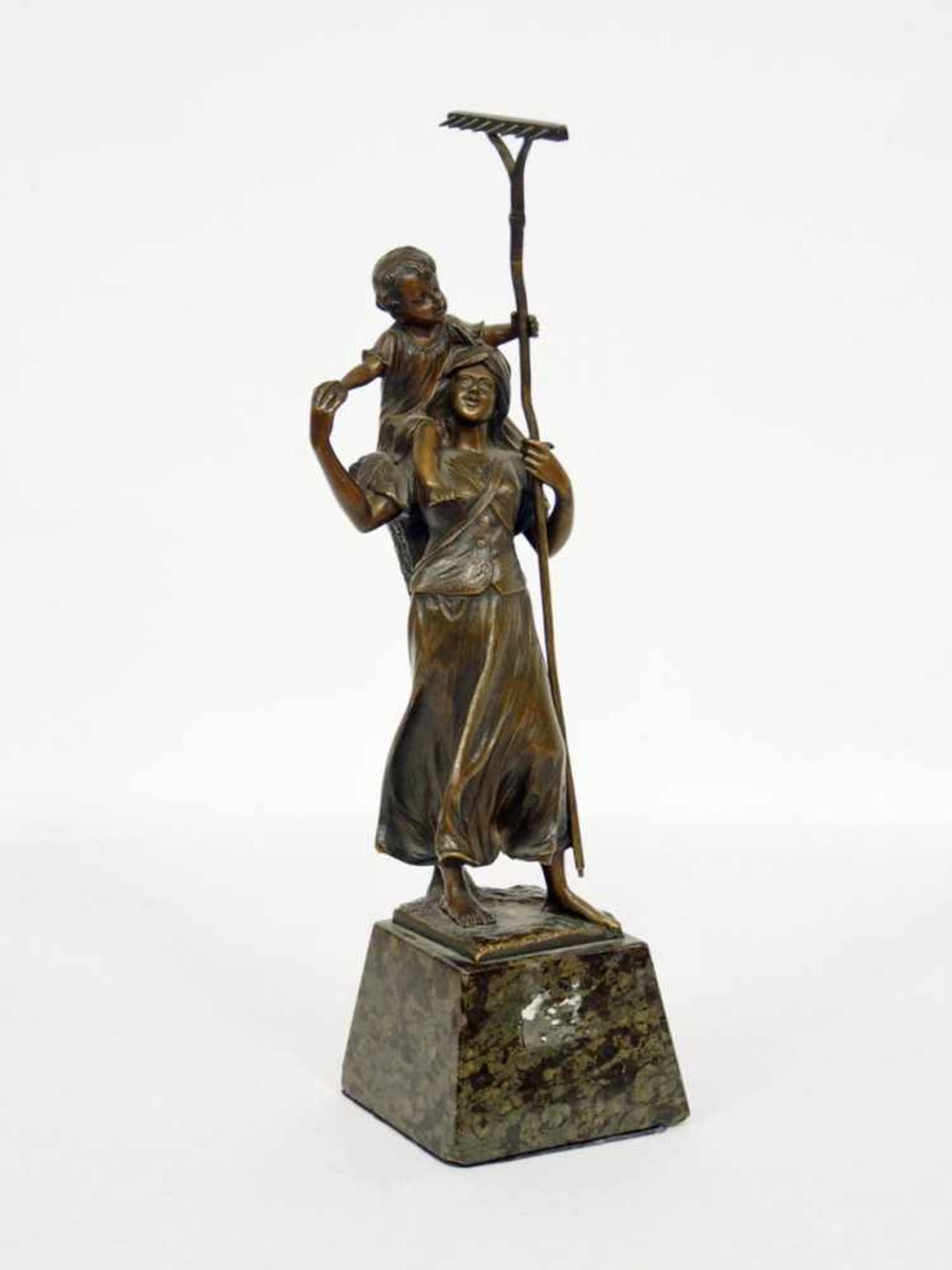 KOWALCZEWSKI, Paul Ludwig1865-1910Büerin mit Kind und RechenBronze, signiert auf der Plinthe, Höhe