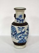 Große VasePorzellan, Craquelé-Glasur, braune Blatt- und Rankenbordüre, bodenseitig eingeritzte