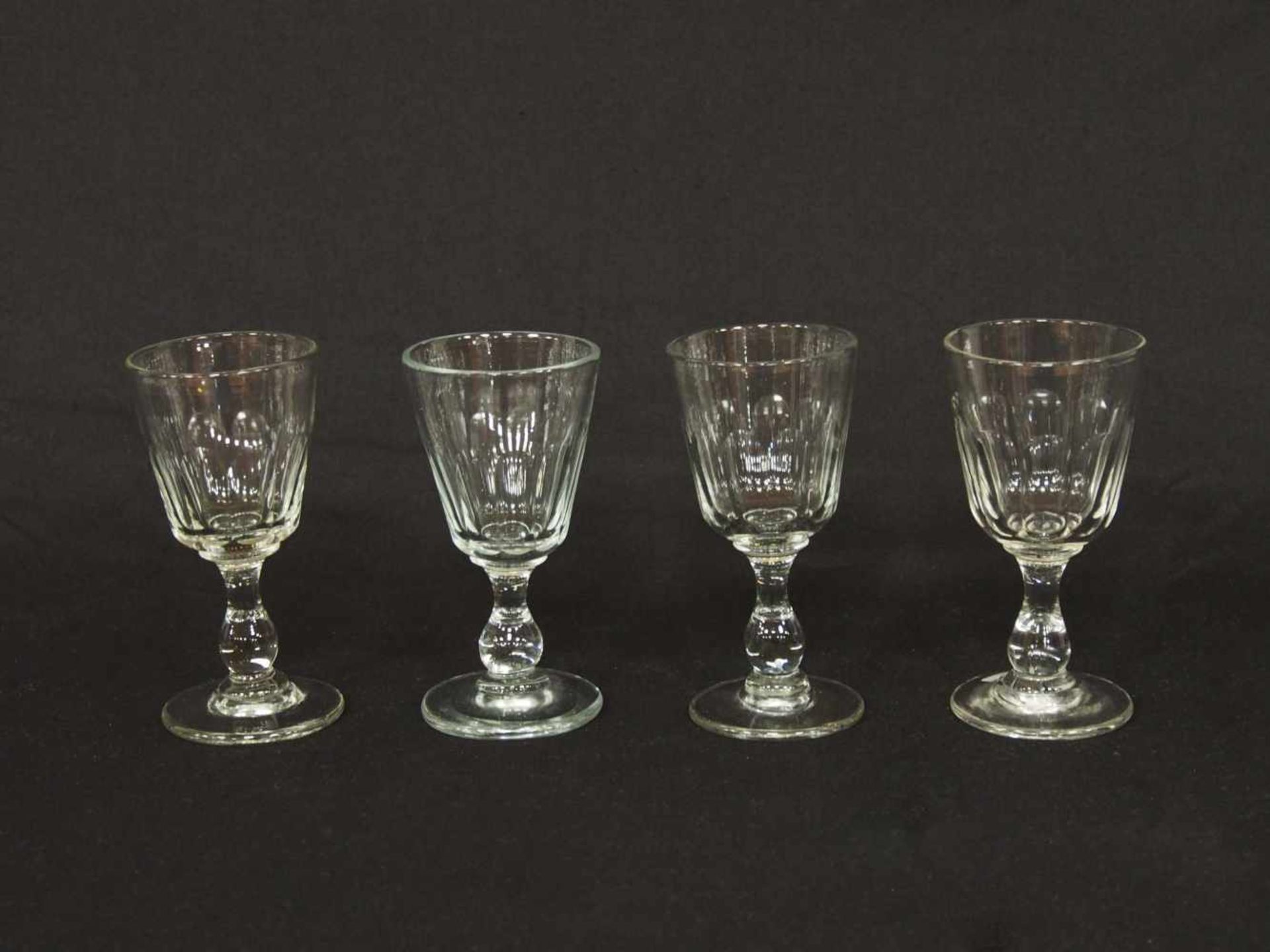 Set von 4 Sherry-GläsernGlas, 19. Jahrhundert, Höhe 12 cm