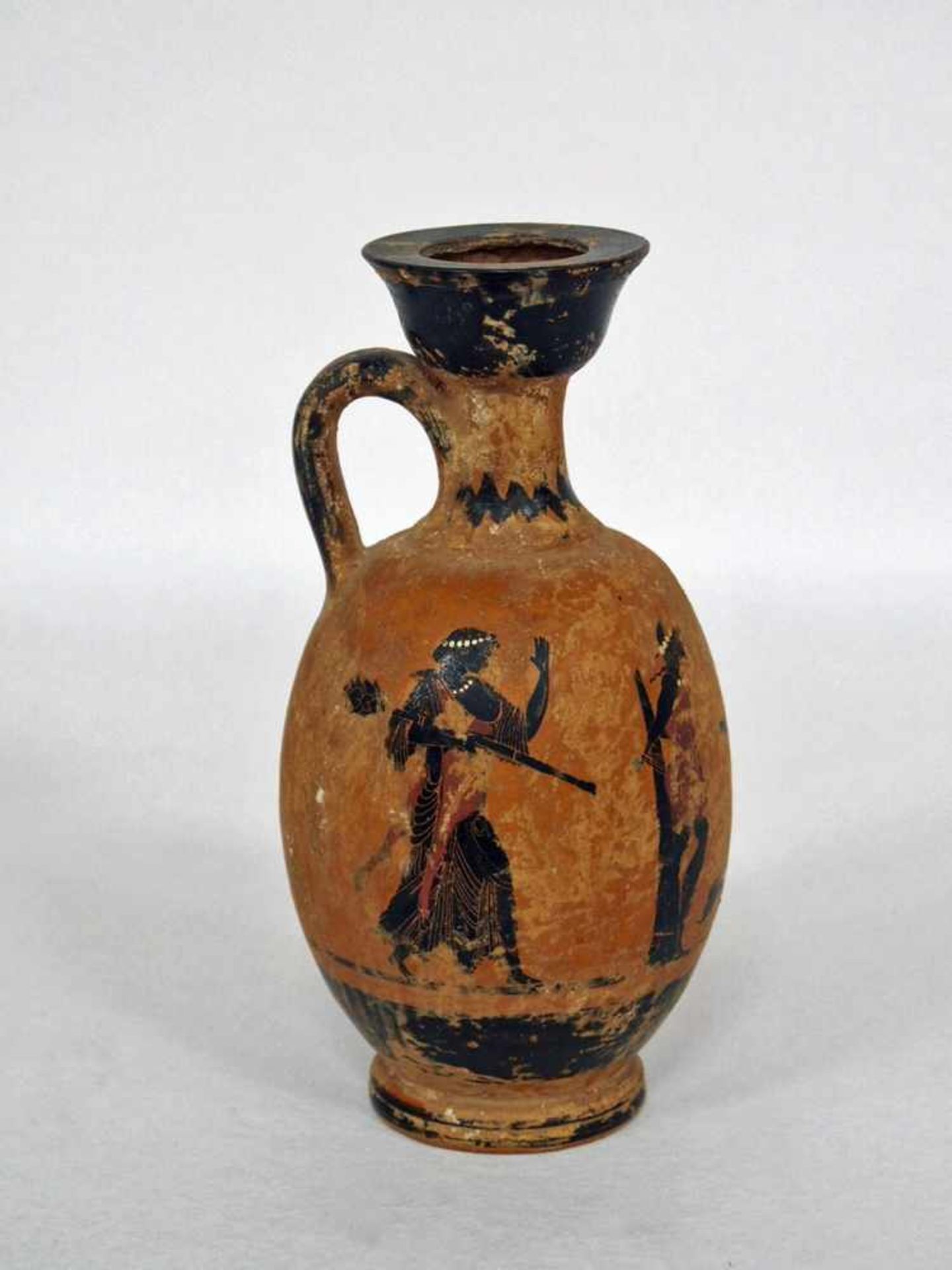 Lekythos mit BacchantenSchwarzfigurig, attisch, wohl 5. Jahrhundert v. Chr., Höhe 17,5 cm