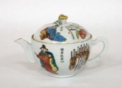TeekannePorzellan, figürlich bemalt, Gedichttexte, bodenseitig gemarkt, China Daoguang, 1821-1850,