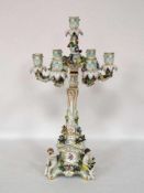 Siebenarmiger Kerzenleuchter mit Putten-Fuss und BlumengirlandenMeissen, 19. Jahrhundert, Höhe 56,