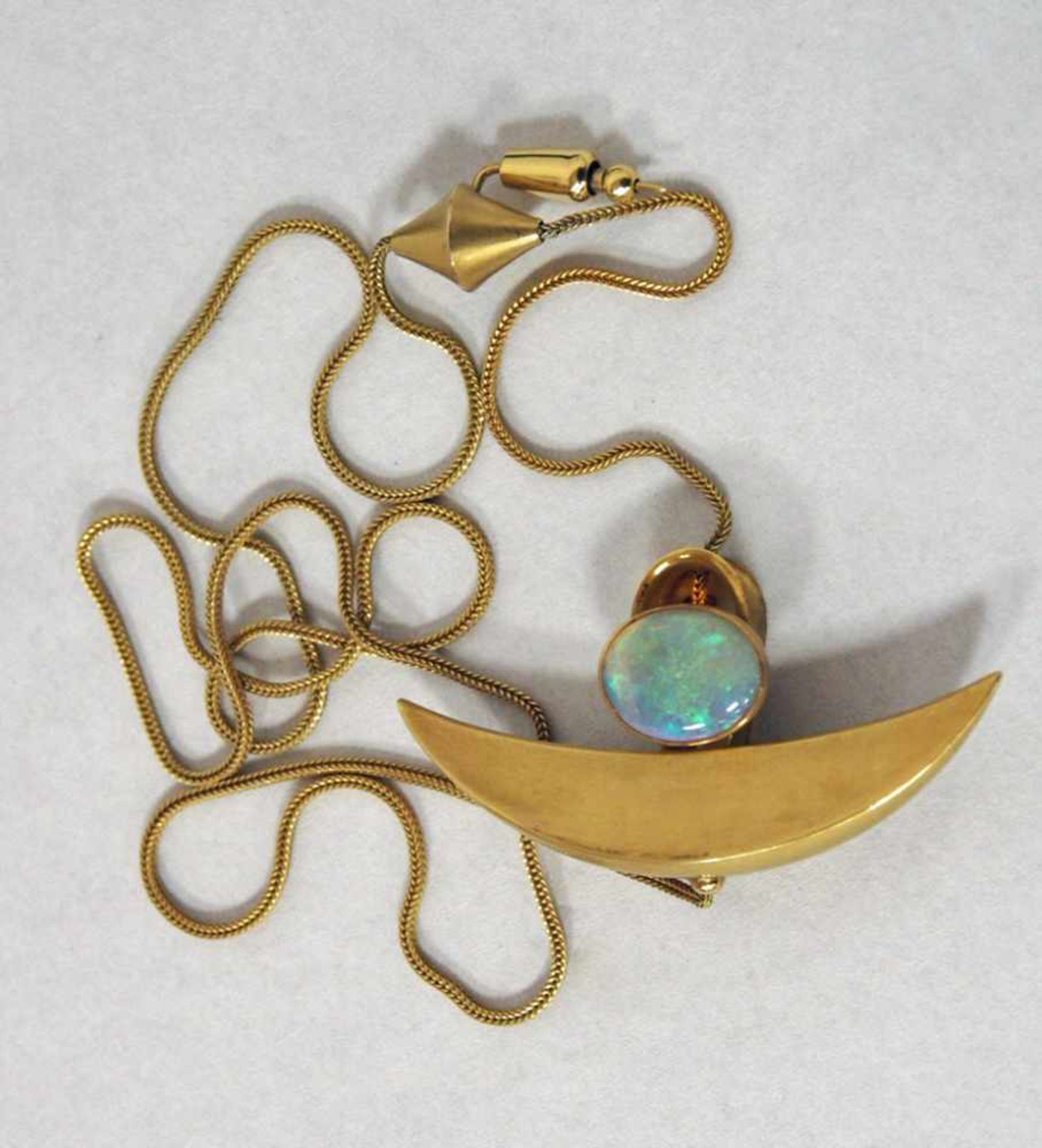 Kette mit Mondsichel-Anhänger750er Gelbgold, Opal, Länge der Kette 34 cm, Anhänger 6 x 4 cm, Gewicht