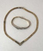 Halskette und Armband585er Weissgold, Halskette mit 15 Brillanten (zusammen ca. 0,75 ct); Armband