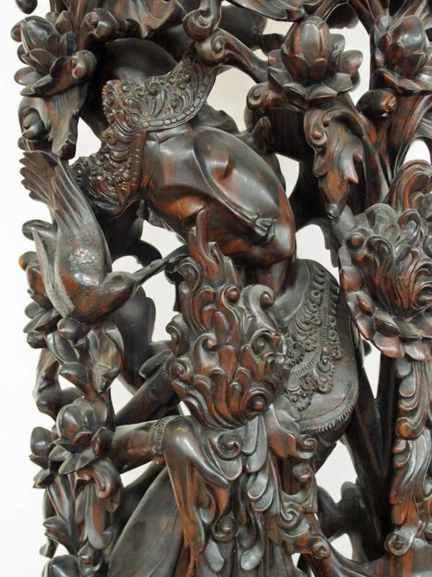 FigurensäuleHartholz, durchbrochen geschnitzt, China 20. Jahrhundert, Höhe 186 cm - Bild 2 aus 2