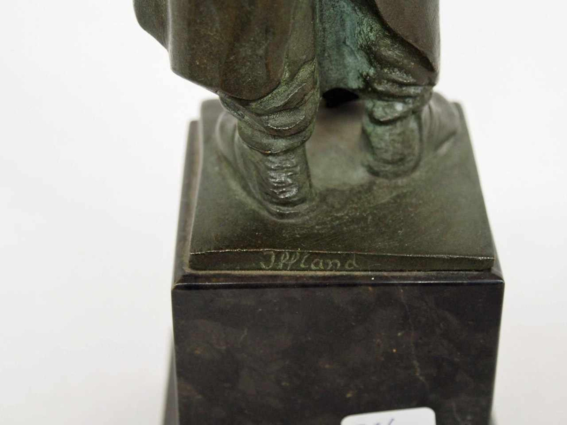 IFFLAND, Franz1862 - 1935GießerBronze, signiert auf der Plinthe, Höhe 20 cm (ohne Steinsockel) - Bild 2 aus 2