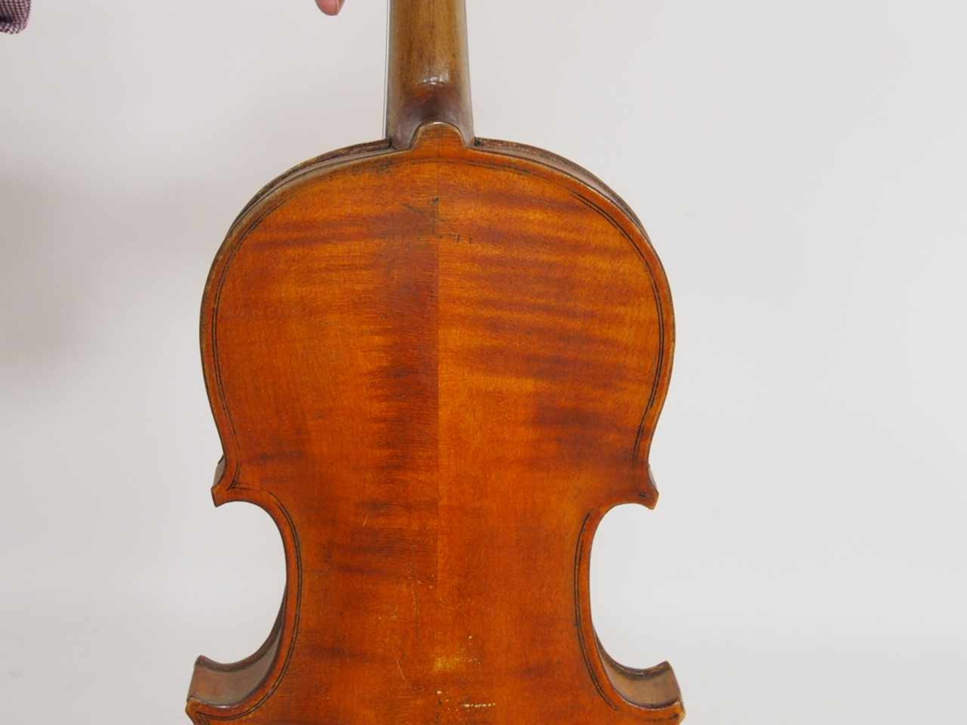 Geige, Deutschland, um 1820/1830Fichte (Decke), Ahorn (Zargen und Boden), alter braungelber Lack, - Bild 6 aus 7