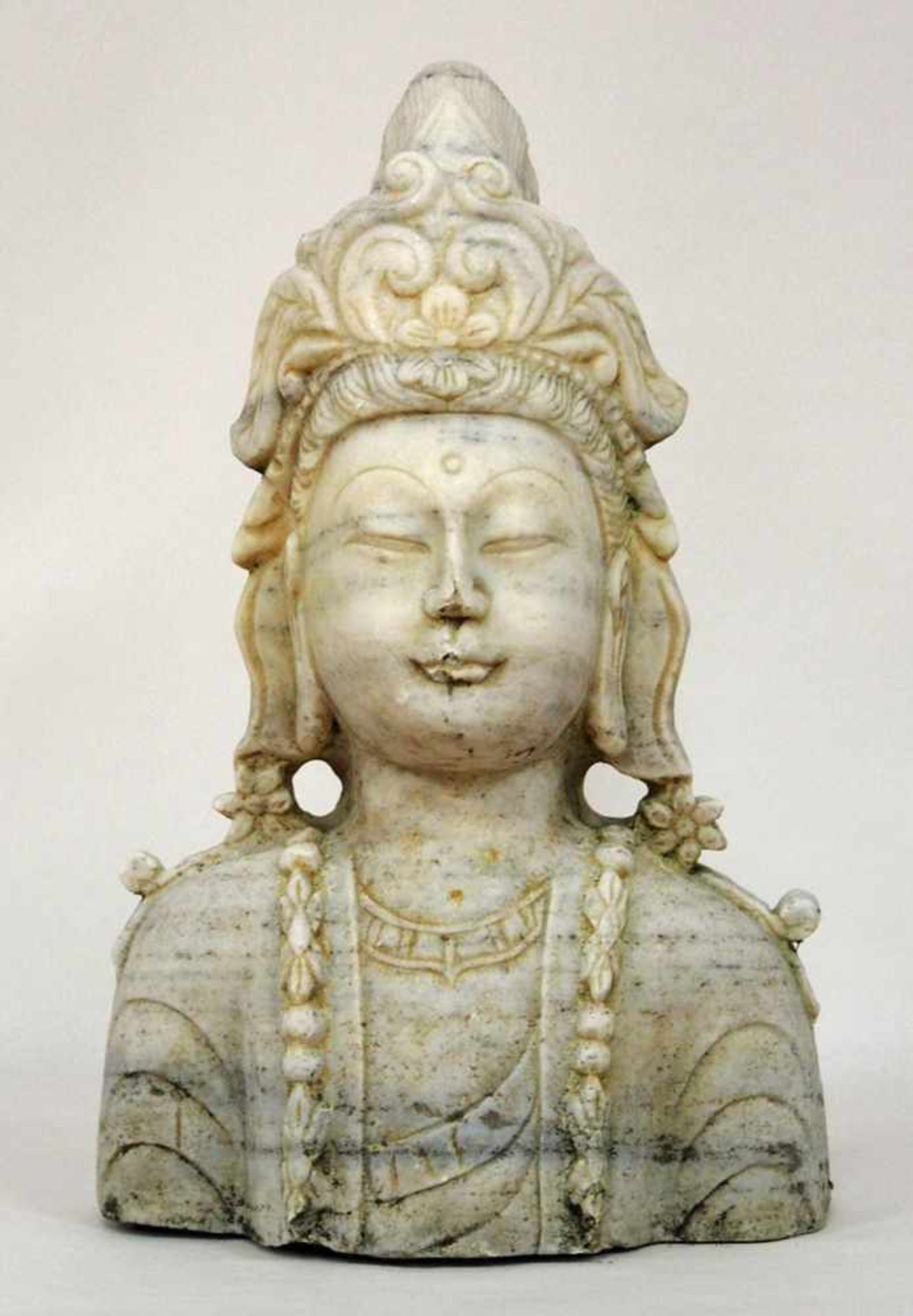 Buddha-BüsteMarmor, China 19. Jahrhundert, Höhe 57 cm