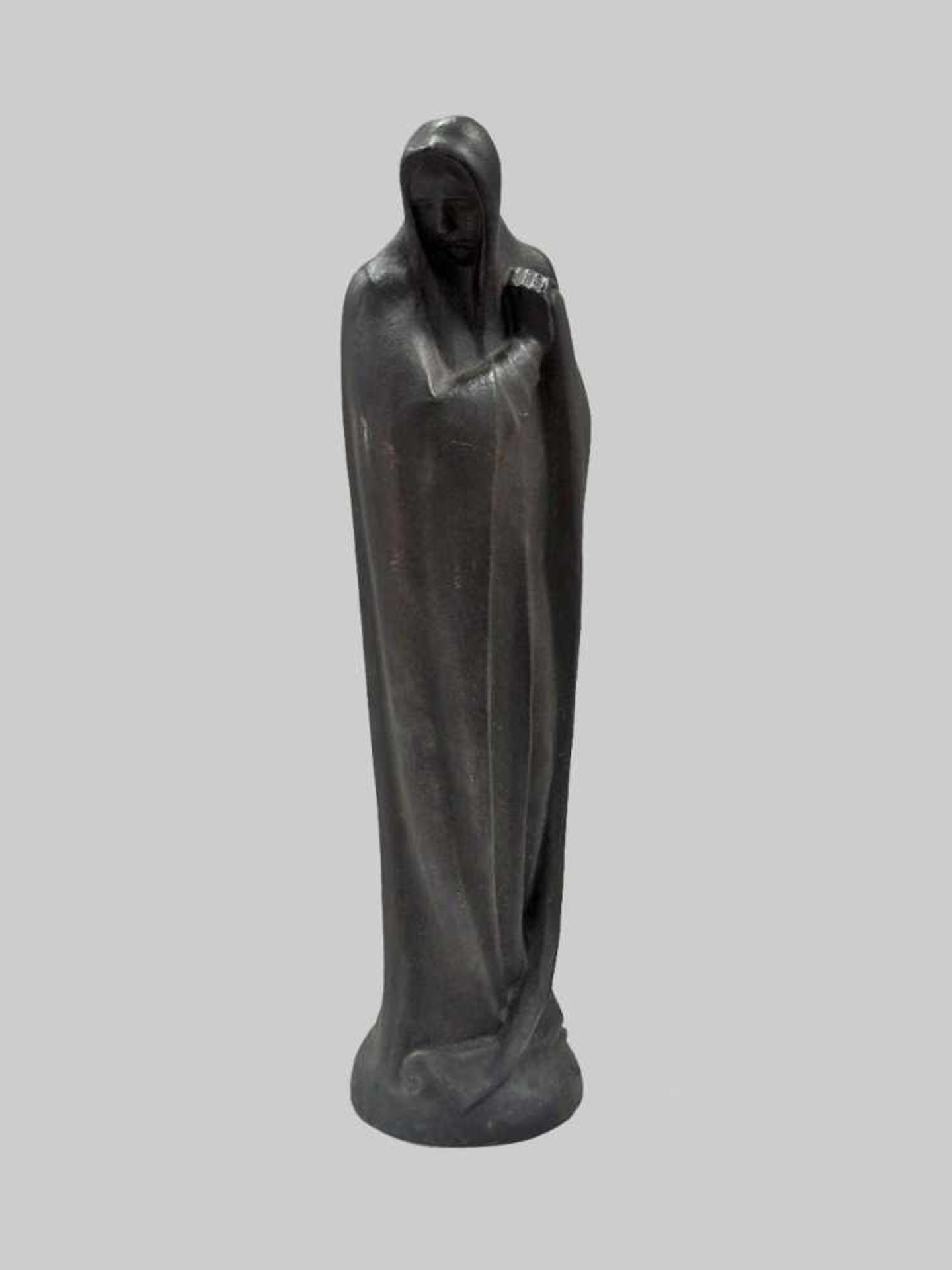 RÖTTGES, Wilhelm1879-1960Trauernde MariaTerrakotta farbig gefasst, signiert, Höhe 48,5 cm