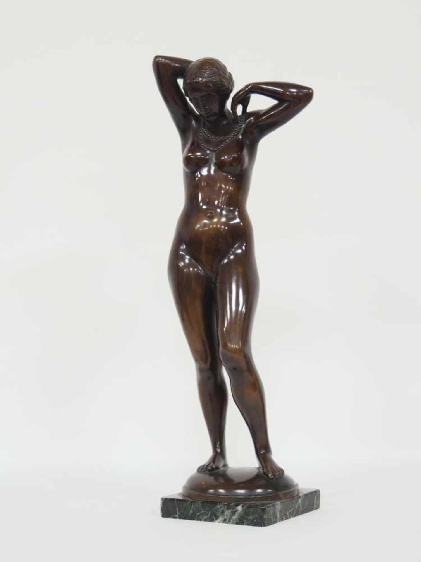 SCHWARZ, Rudolf1878-1960Frauenakt mitPerlenketteBronze, München, um 1910, Gießermarke A.