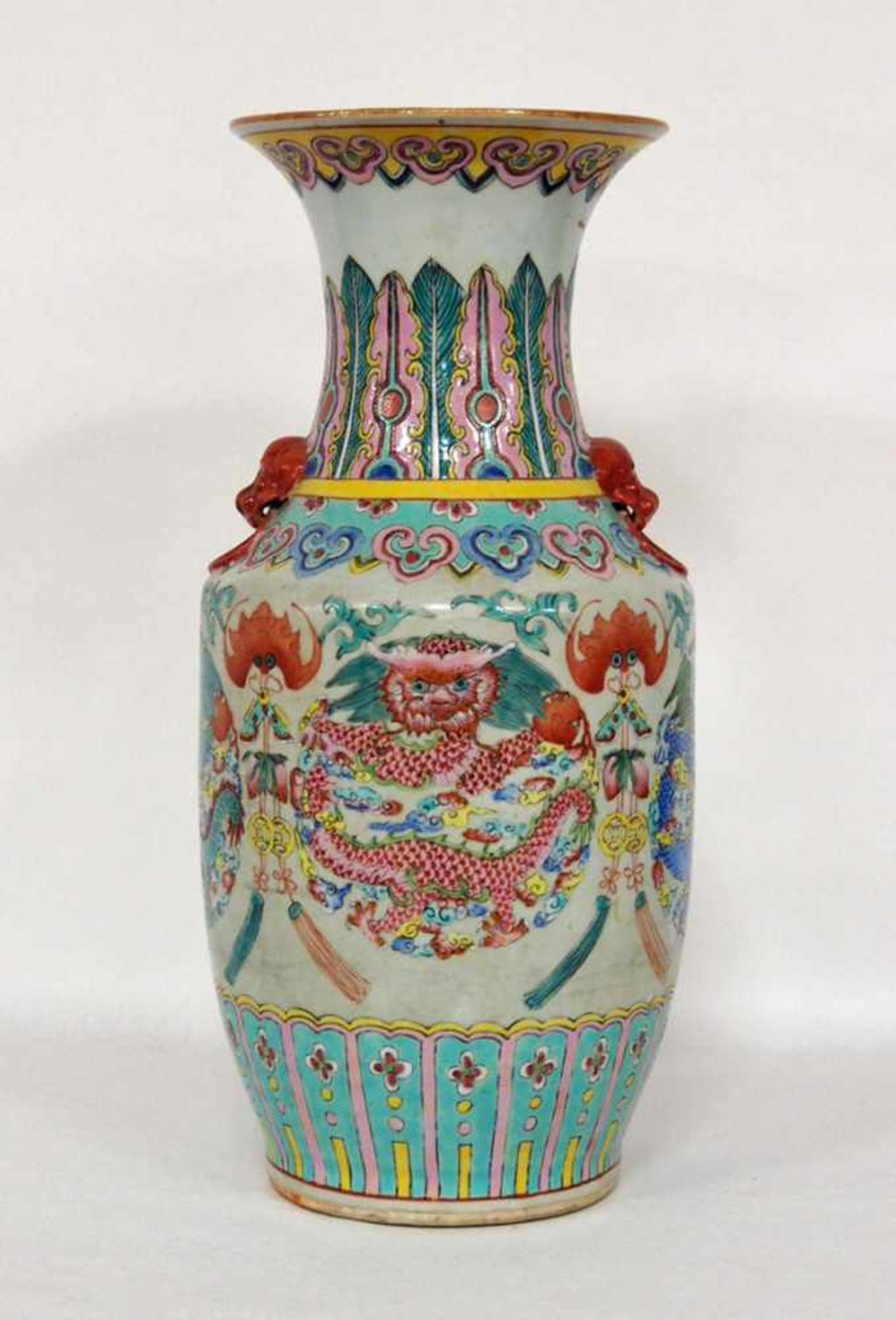VasePorzellan, Drachendekor und Fledermausdekor, China 19. Jh., Höhe 43 cm