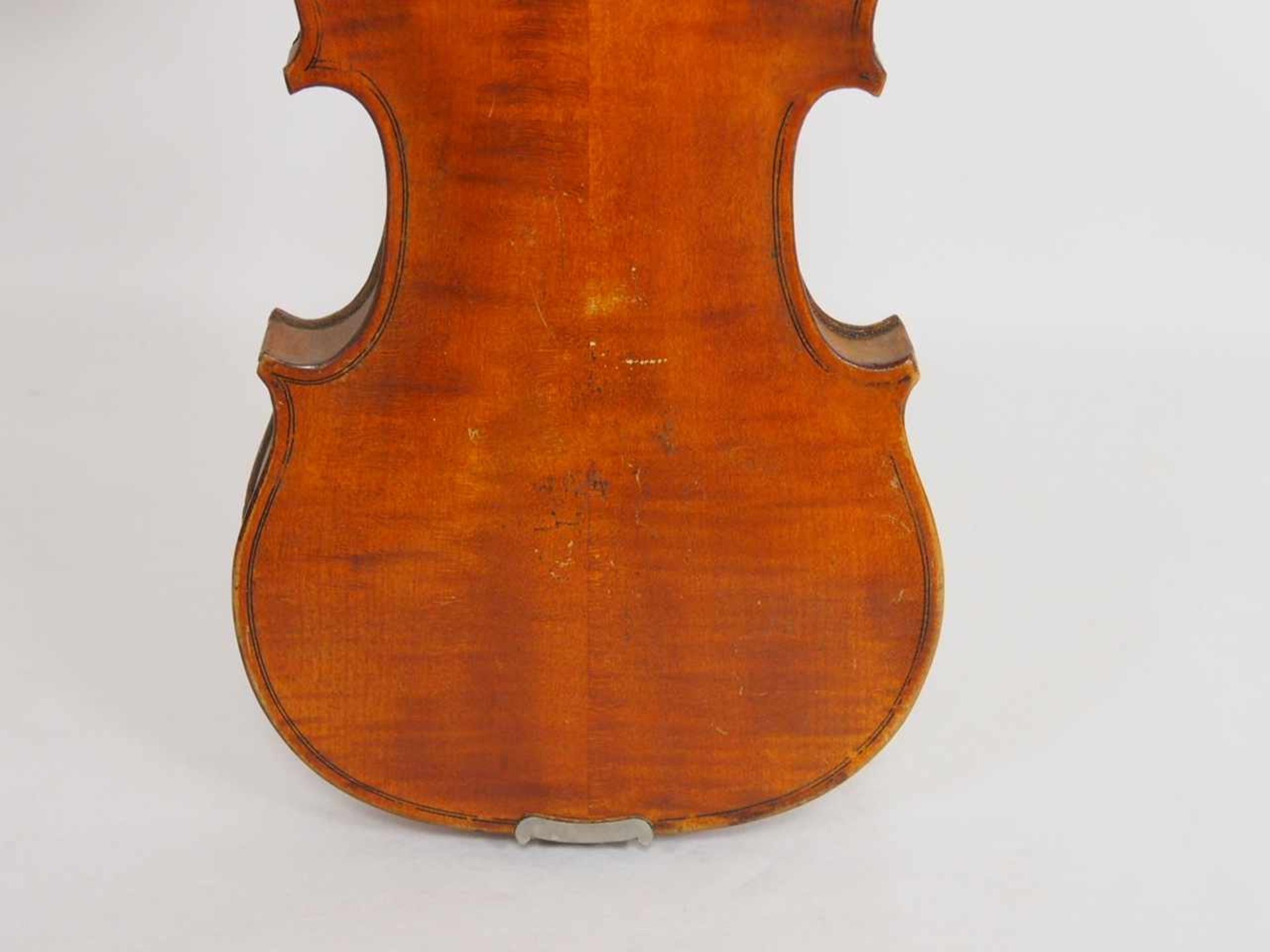 Geige, Deutschland, um 1820/1830Fichte (Decke), Ahorn (Zargen und Boden), alter braungelber Lack, - Bild 7 aus 7