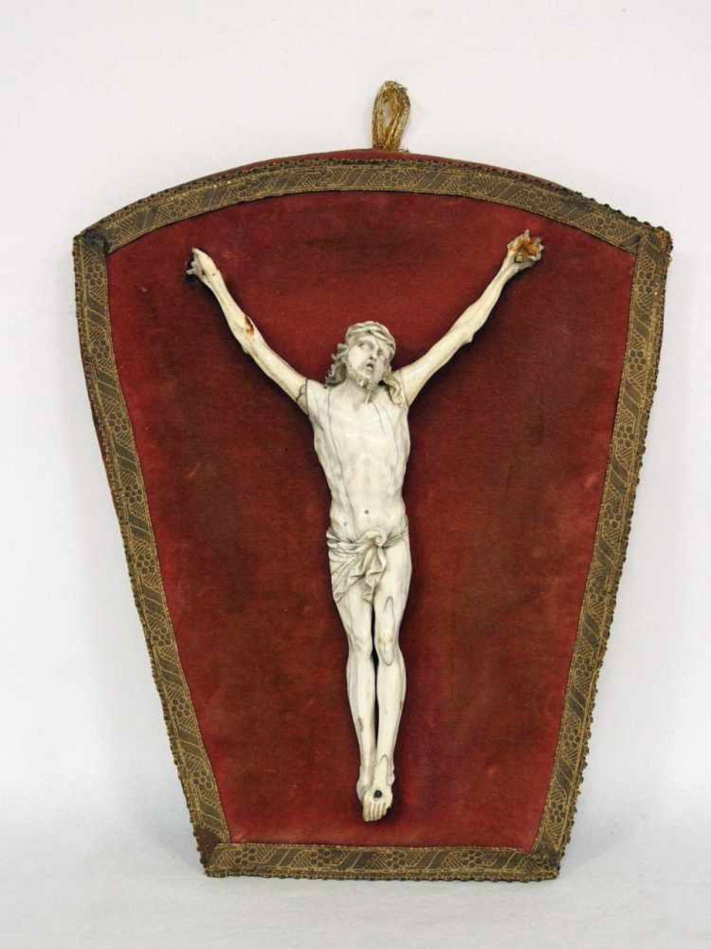 Corpus ChristiElfenbein, geschnitzt, hinten abgeflacht, Höhe 24 cm (Finger und einzelne Zehen