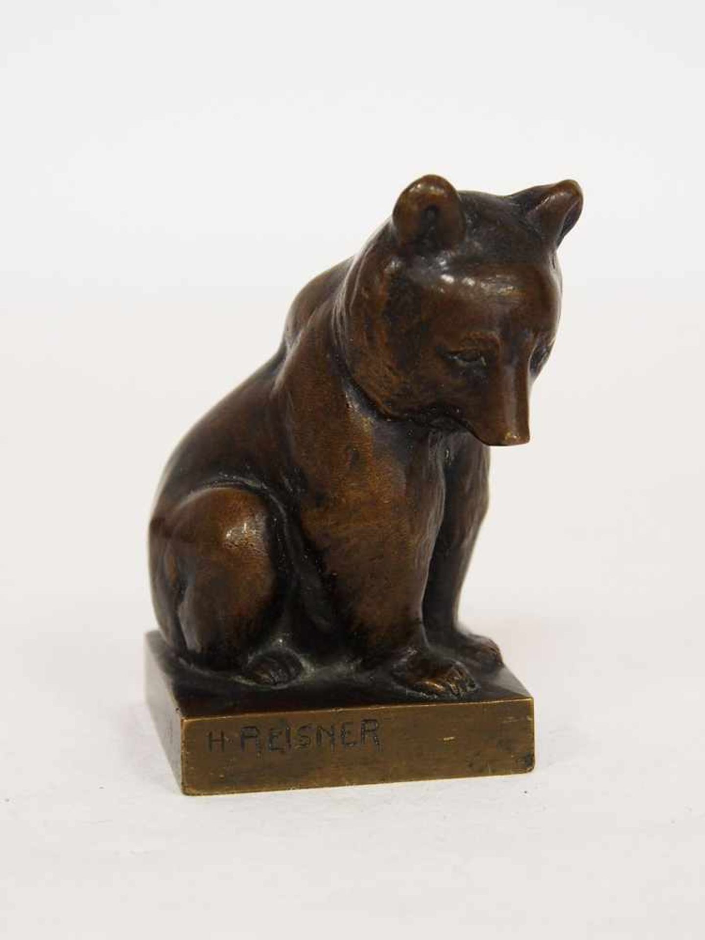 REISNER, Hans1871-1934BärenjungesBronze, signiert auf der Plinthe, Höhe 7,5 cm