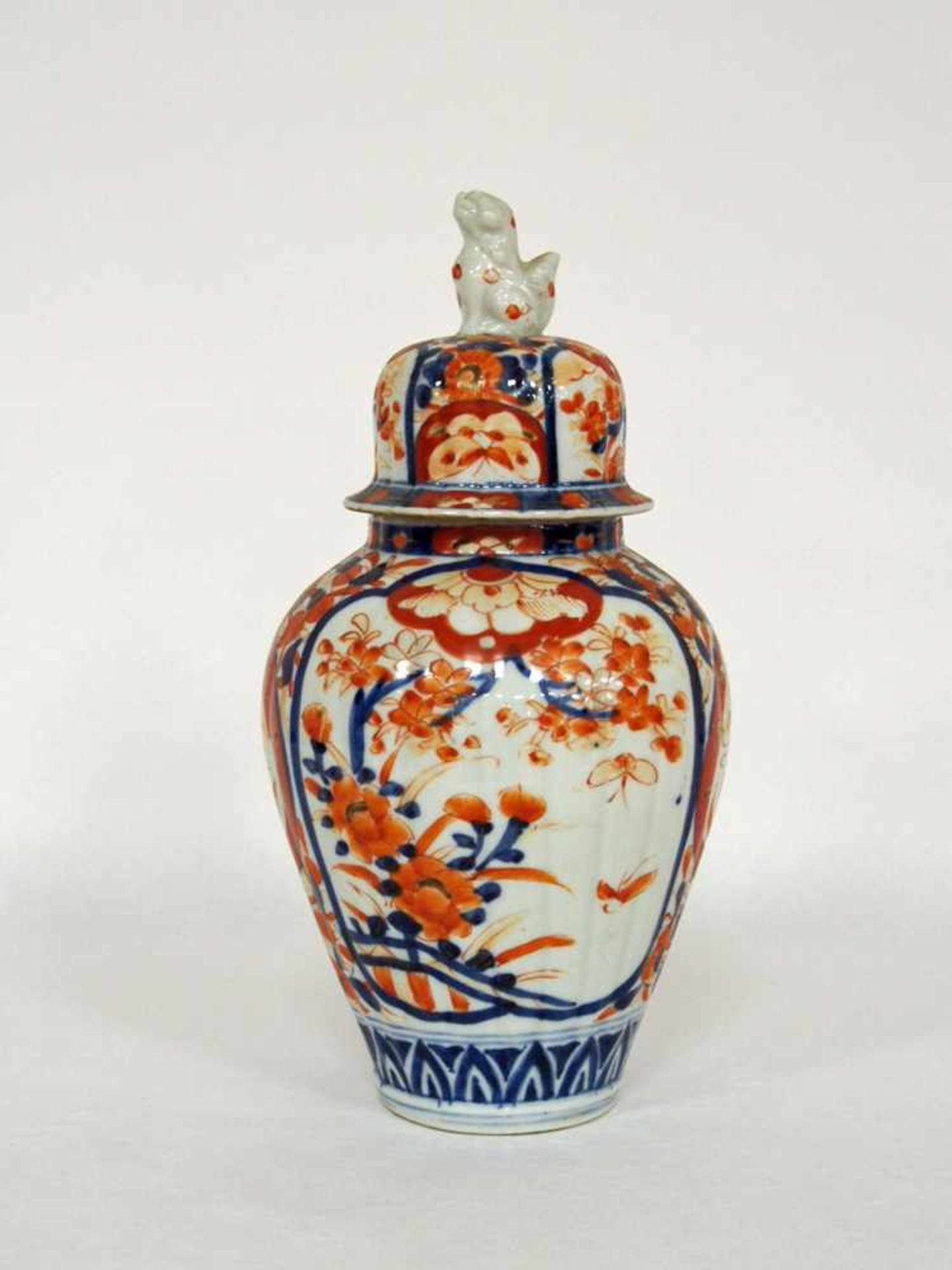 DeckelvasePorzellan, Imari Dekor, China um 1900, Höhe 30 cm