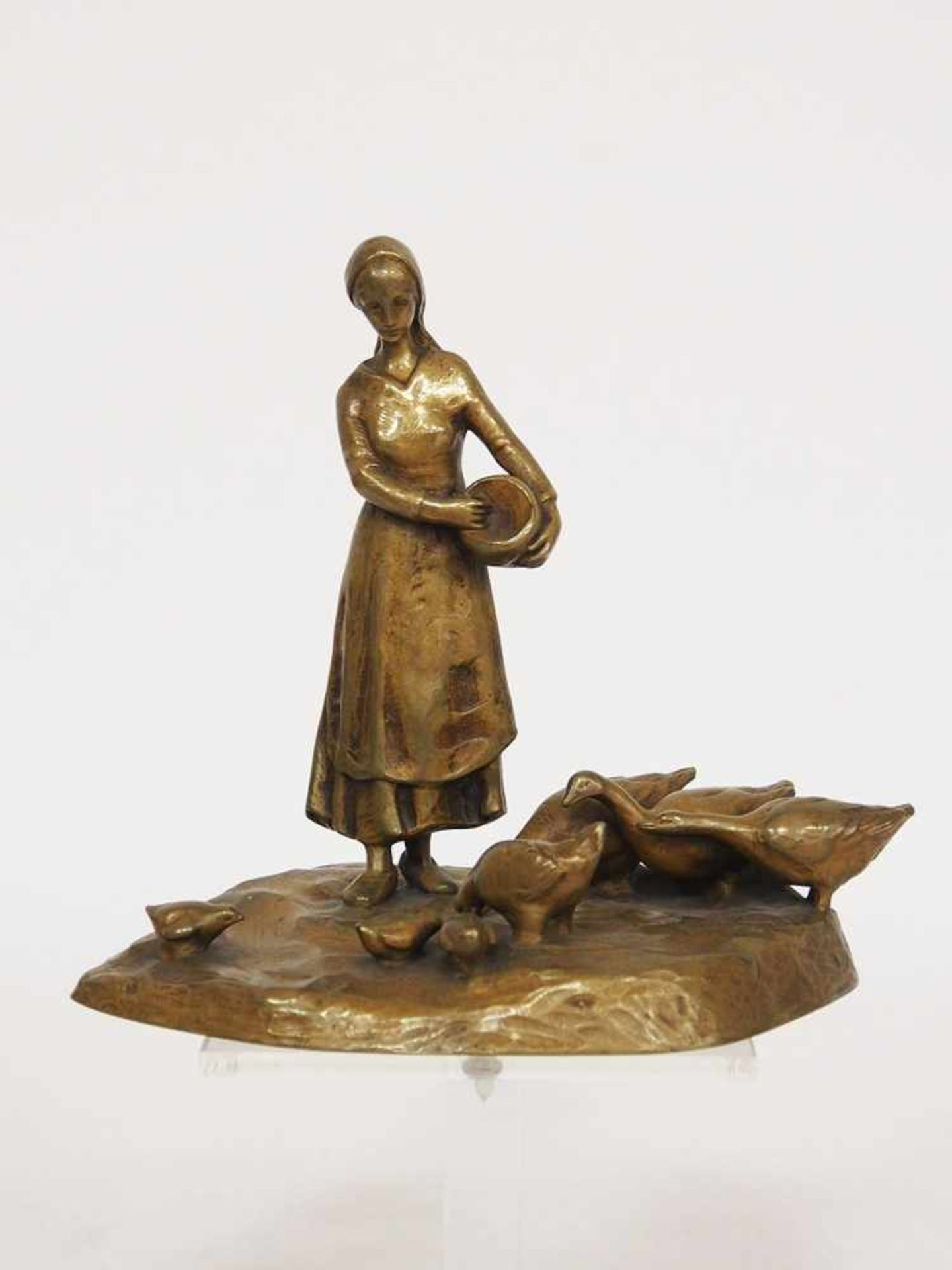 TERESZCZUK, Peter1875-1963Mädchen beim Füttern von Gänsen und HühnernBronze, signiert auf der - Bild 2 aus 2