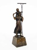 KOWALCZEWSKI, Paul Ludwig1865-1910Bäuerin mit Kind und RechenBronze, signiert auf der Plinthe,