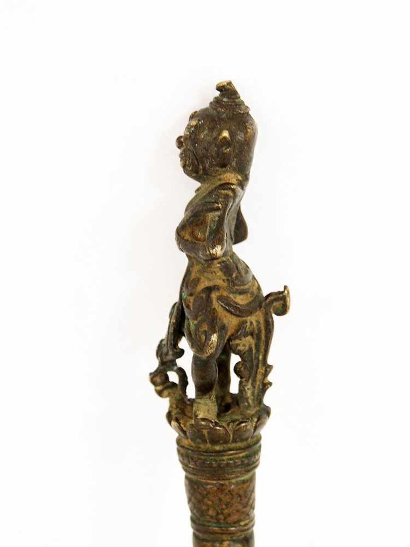 ZeremonialstabBronze, Tibet 19. Jahrhundert, Höhe 21,5 cm - Bild 3 aus 3