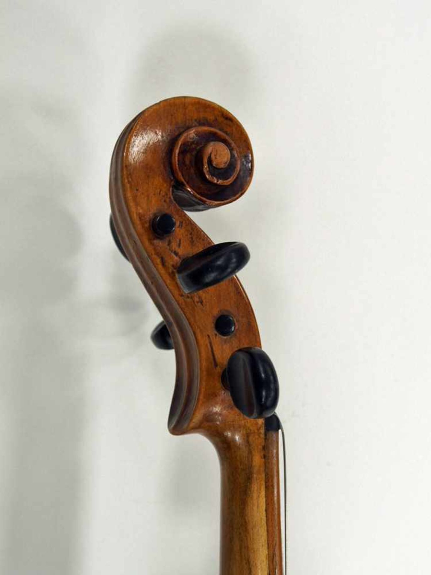 Violine, Süddeutsch / Oberitalien 18. JahrhundertFichte (Decke), Ahorn (Zargen und der - Bild 5 aus 6