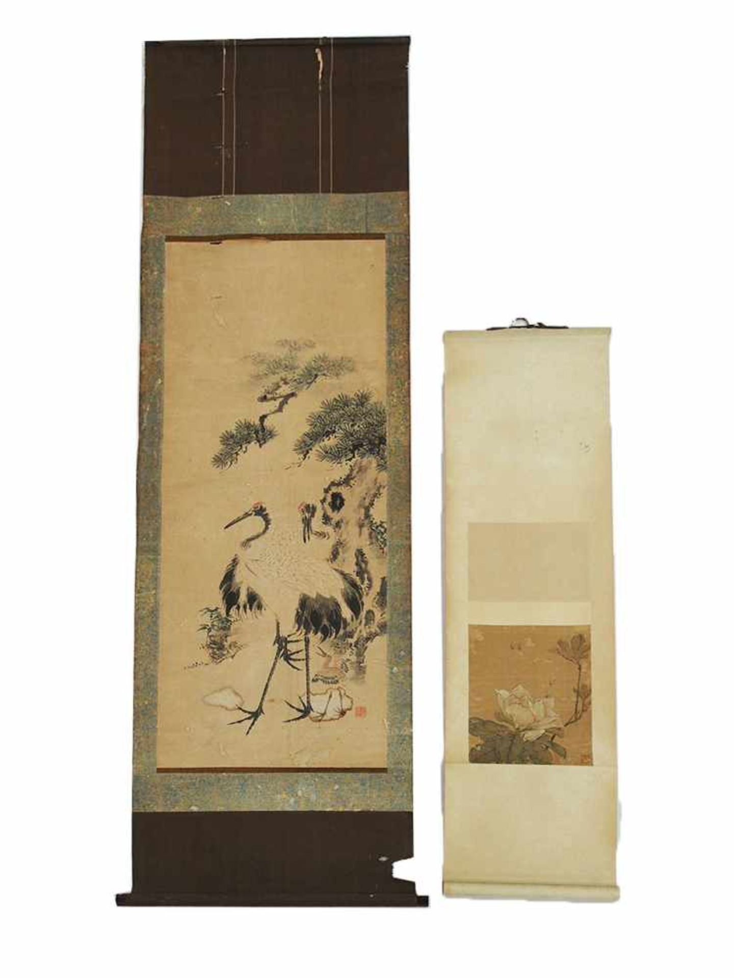 Zwei RollbilderRollbild-Fragment mit Darstellung eines Blütenzweigs mit Bienen, Tempera auf Seide,