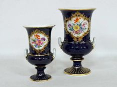 Zwei KratervasenMeissen, kobaldblau mit Blumenmalerei und Vergoldung, Höhe 19 cm bzw. 24 cm (bei der