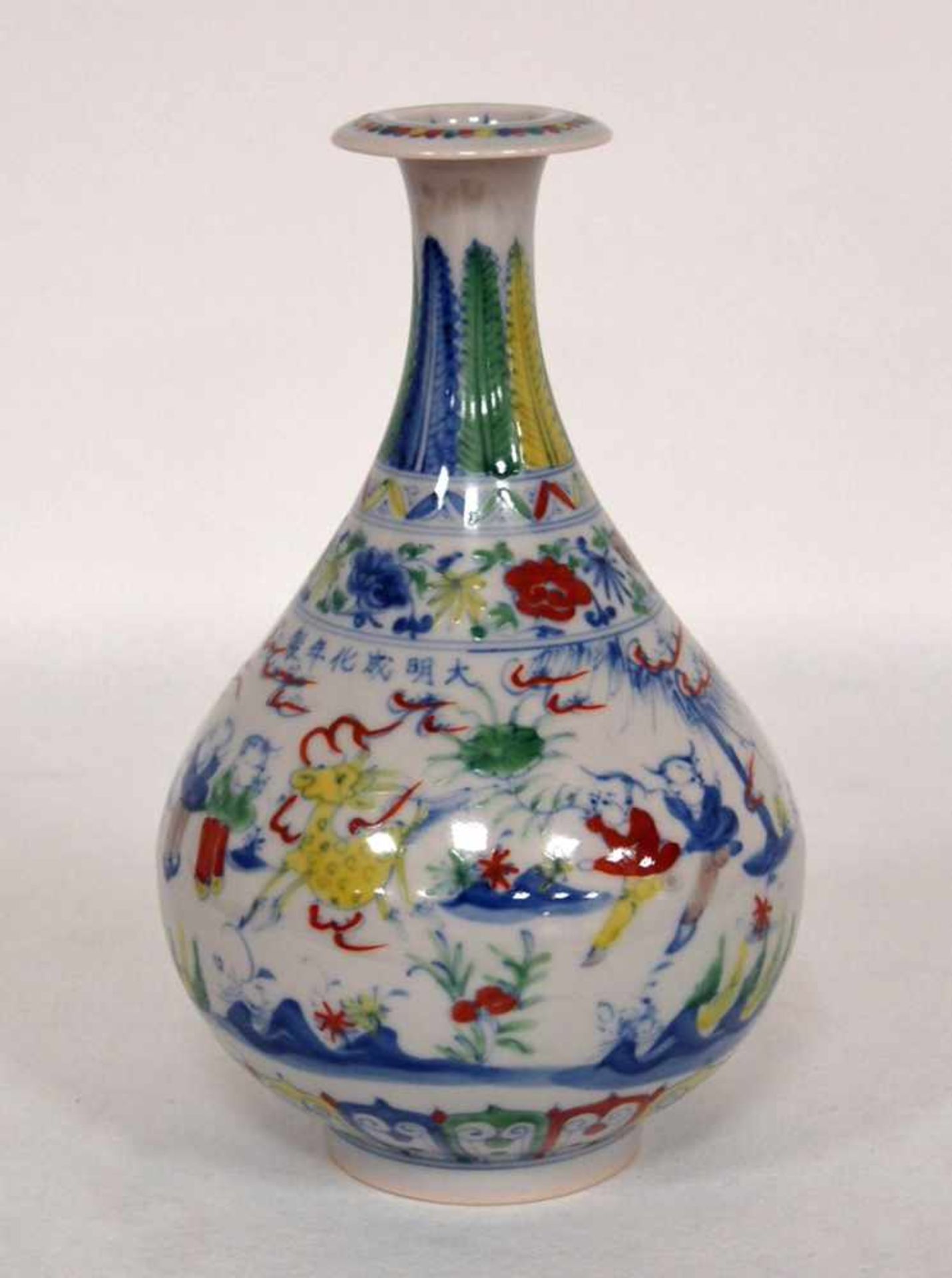 VasePorzellan, innen und außen bemalt, wohl Ming Dynastie, Höhe 22 cm (guter Zustand, im