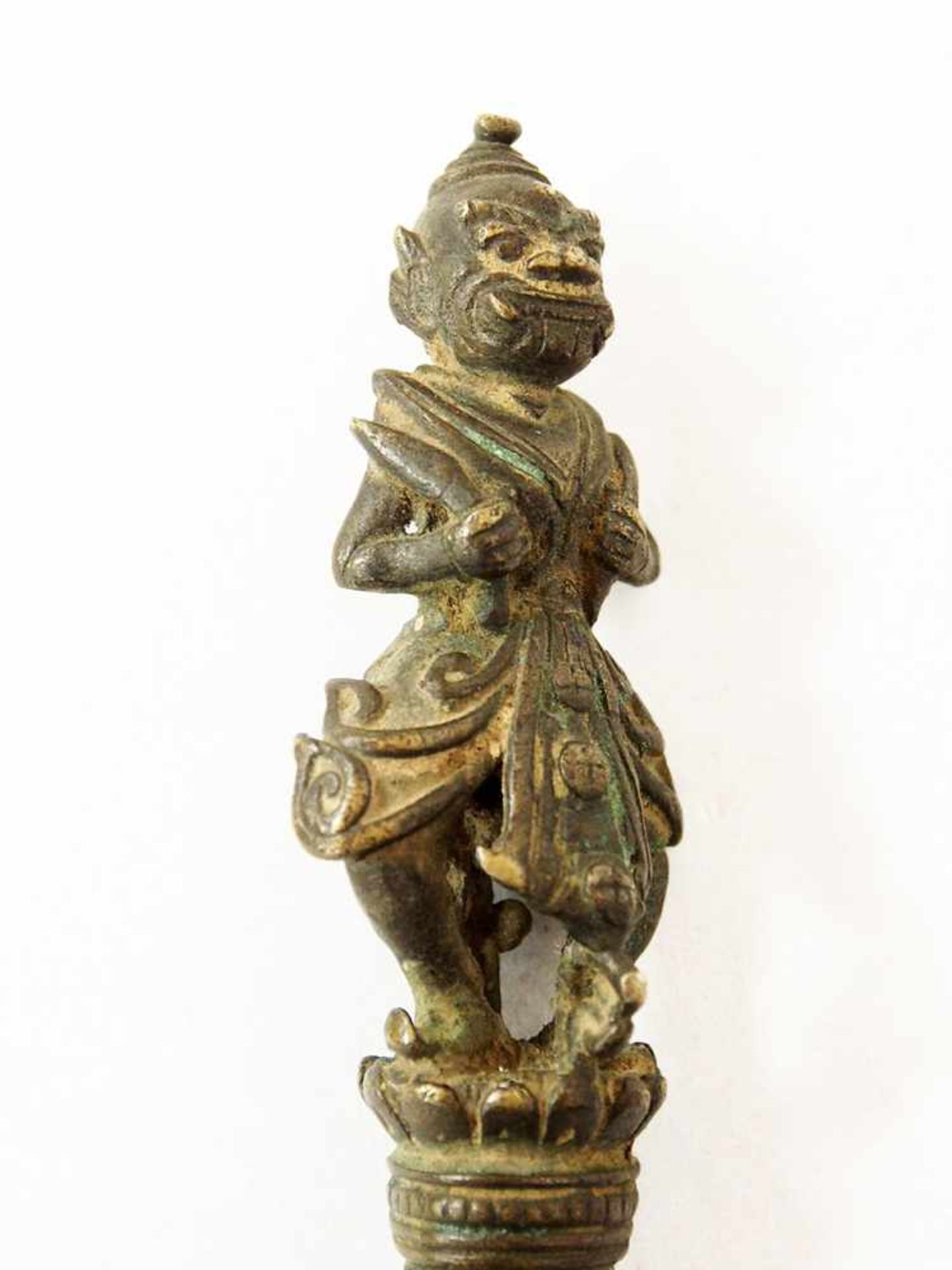 ZeremonialstabBronze, Tibet 19. Jahrhundert, Höhe 21,5 cm - Bild 2 aus 3