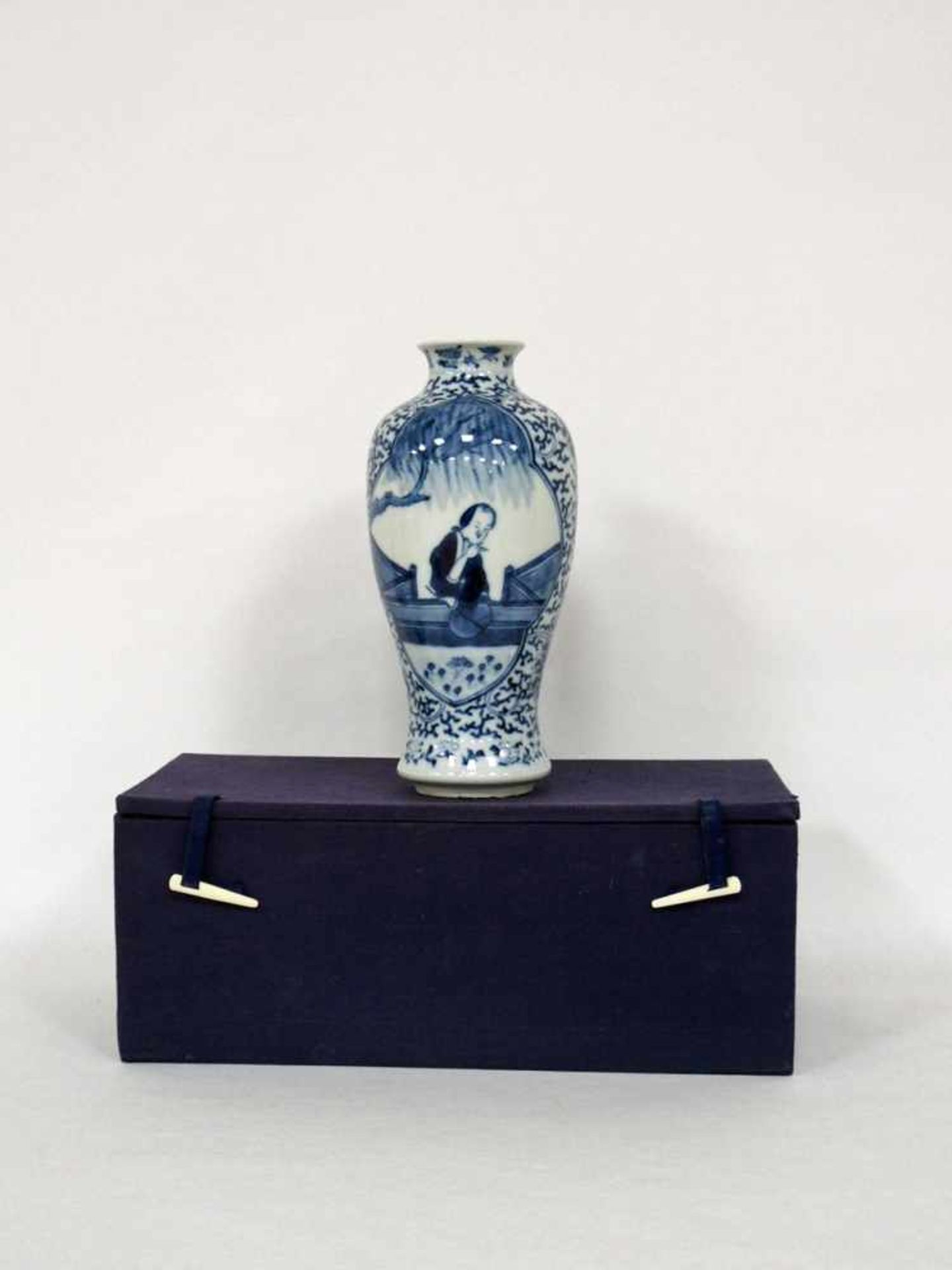 VasePorzellan, Blau-Weiß-Malerei, bodenseitig gemarkt, China 19. Jahrhundert, Höhe 24 cm, ( - Bild 2 aus 3