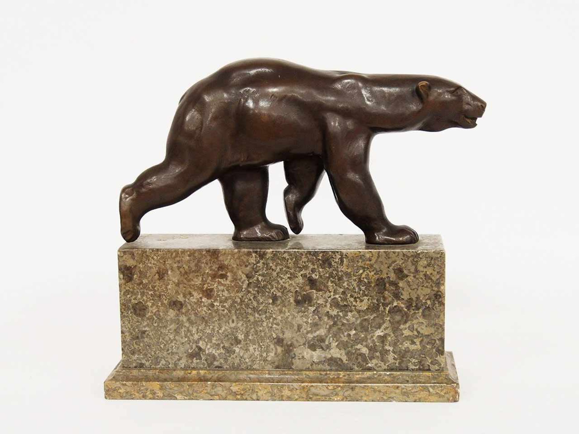 NEBEL, Berthold1889-1964EisbärBronze, signiert unter der Tatze, 15 x 31 cm (ohne Marmorsockel)