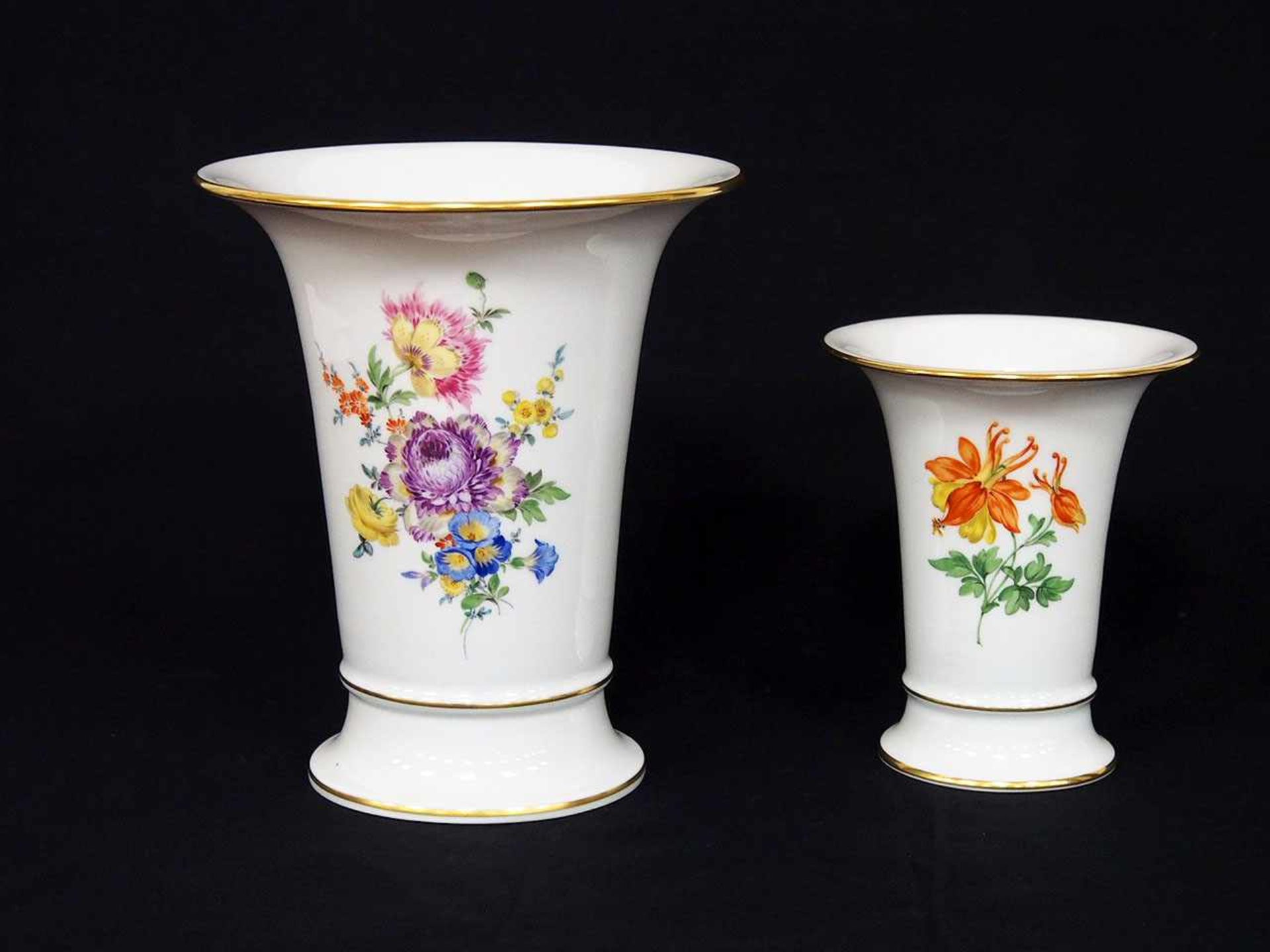 VaseMeissen, Blumenmalerei, Goldrand (I. Wahl), Höhe 19,5 cm; kleine Vase, Meissen, Blumenmalerei,
