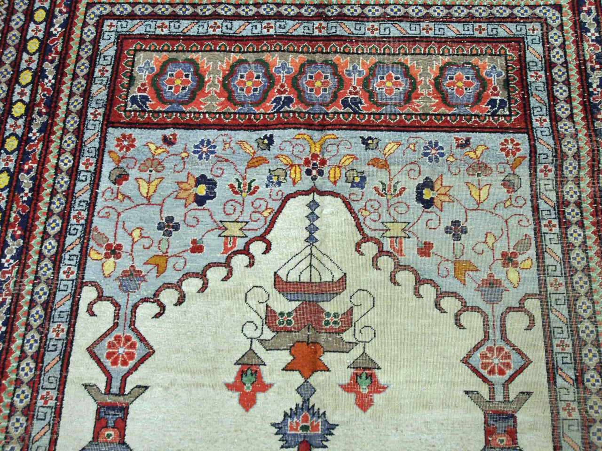 Khotan, Seide, um 1900, 240 x 155 cm, Zustand C/D- - -25.00 % buyer's premium on the hammer price, - Bild 2 aus 3